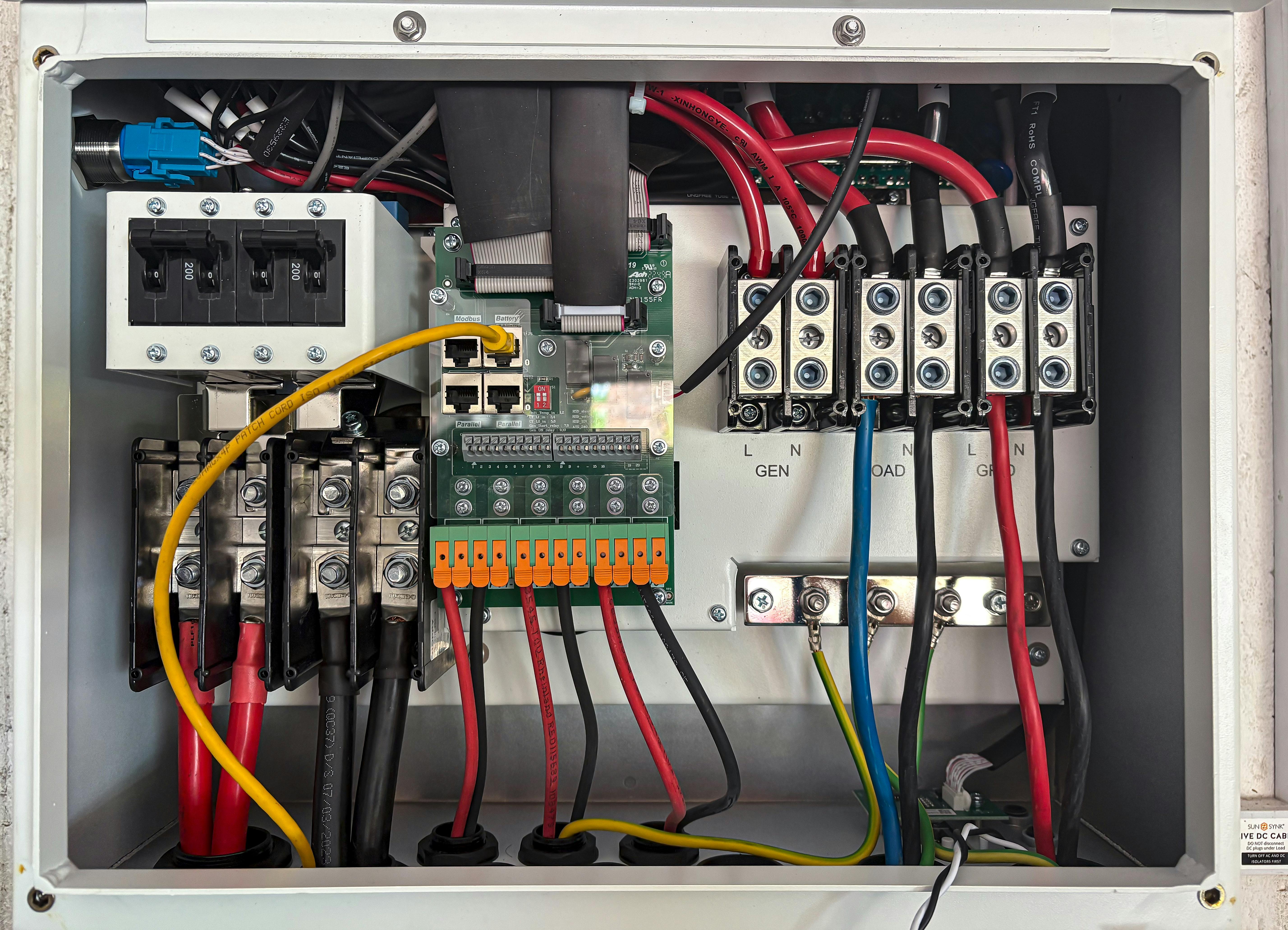 Dettaglio quadro elettrico e cablaggi